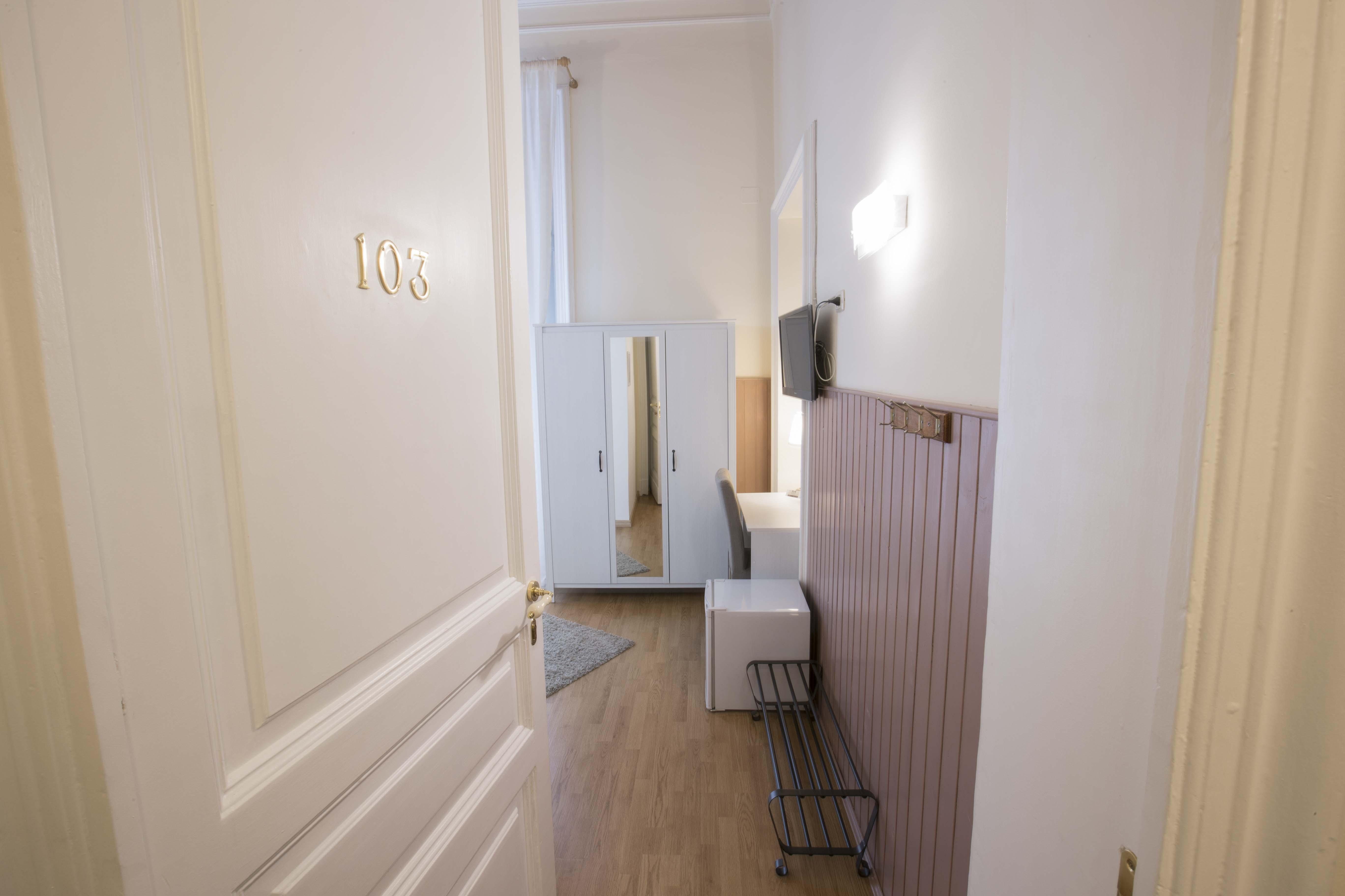 Bed and Breakfast Dimora Novecento Катанія Екстер'єр фото